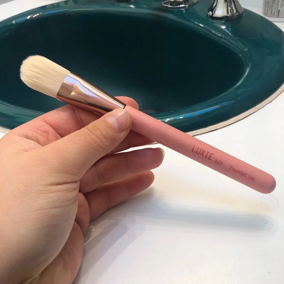 NEW LUXIE 510 FOUNDATION BRUSH - Picture 1 of 4